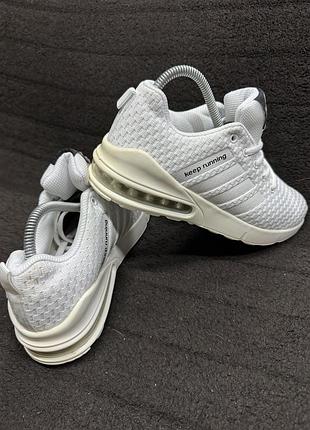 Кросівки жіночі keep running