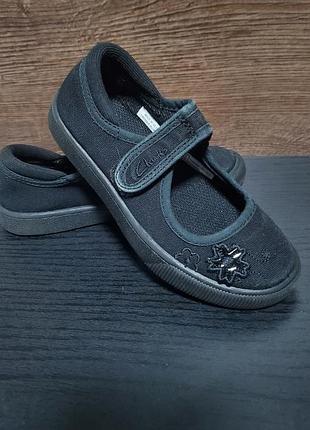 Детская обувь clarks hopper go в формате легких текстильных туфель (плимсолов).