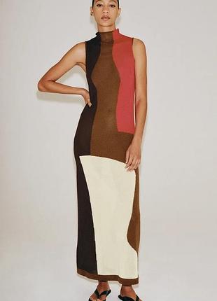 Трикотажное платье в стиле color block