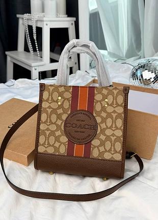 Жіноча сумка coach field tote 22 signature canvas bag коричнева