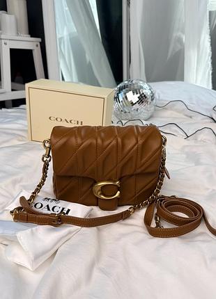 Жіноча сумка coach pillow tabby quilted in camel коричнева
