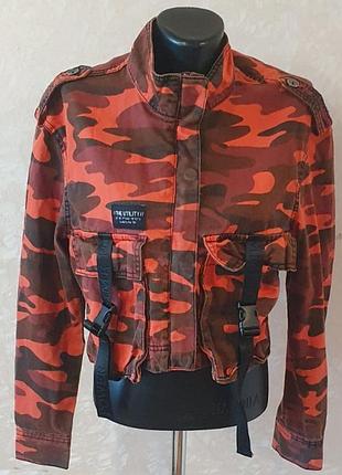 Коттоновая модная укороченная куртка яркая bershka размер s