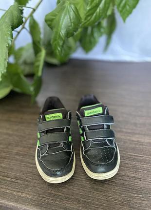 Дитячі кросівки adidas на липучках, чорні з зеленим