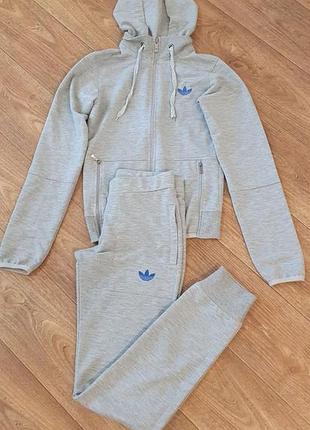 Спортивний костюм оригінальний жіночий adidas розмір s