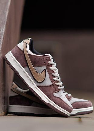 Nike sb dunk low burgundy grey