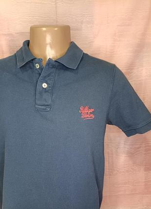 Бавовняне поло tommy hilfiger denim з червоною фірмовою вишивкою на грудях.