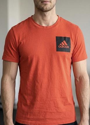 Стильна чоловіча футболка adidas m-l