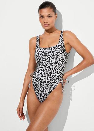 Суцільний купальник victoria's secret itsy one-piece swimsuit snow leopard