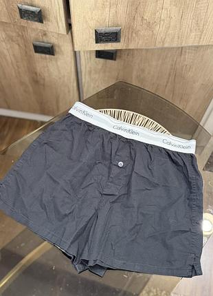 Труси від бренду calvin klein