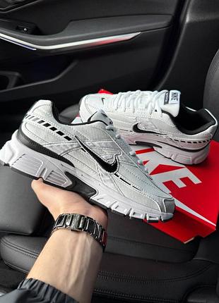 Nike initiator white black