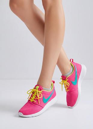 Яскраві рожеві кросівки nike roshe run (gs) оригінал