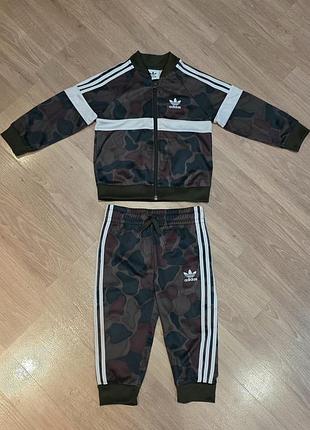 Костюм adidas на 12-18мис, 80-86см