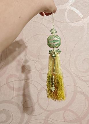 Традиционная корейская подвеска норигэ (노리개), которая используется в качестве украшения и оберега для традиционного костюма ханбок