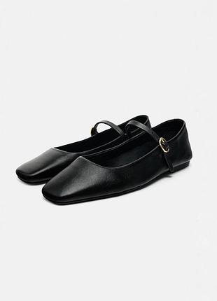 Чорні шкіряні балетки з квадратним мисом zara 39 розміру з натуральної шкіри в стилі мері джейн з ремінцем-фіксатором стопи