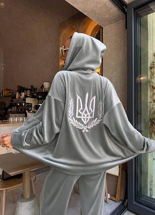Женский велюровый спортивный костюм с патриотической вышивкой мод. 2051