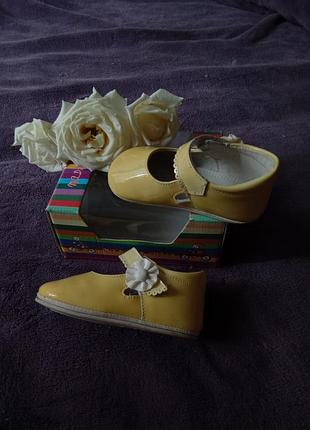 Желтые лакированные туфельки леон shoes (испания), размер 19