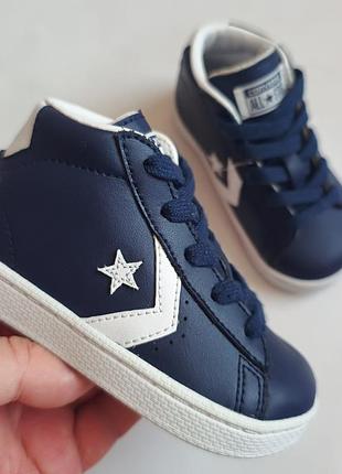 Нові оригінальні converse р23 довжина устілки по факту 14.5см.
ц399грн