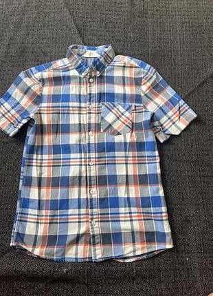 Сорочка h&m .на 13-14 років виконана з класичним картатим візерунком у білих, синіх, сірих і червоних тонах