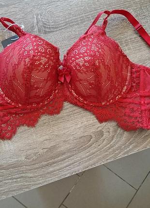 Красный кружевной удлиненный бюстгальтер-бралетт бренда hunkemöller
