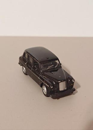 Коллекционная металлическая модель традиционного лондонского кэба austin fx4 london taxi от производителя welly