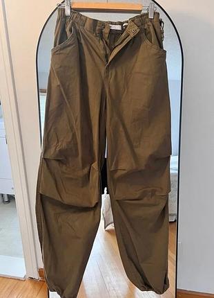 Брюки парашюты bershka parachute pants карго (xs) хаки / коричневые