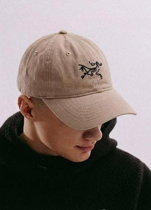 Кепка arc'teryx beige бежева