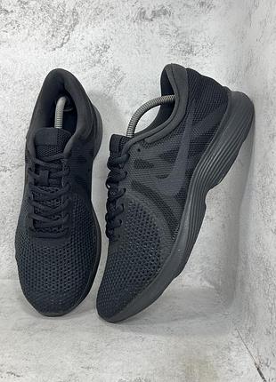 Чорні чоловічі кросівки nike revolution 4