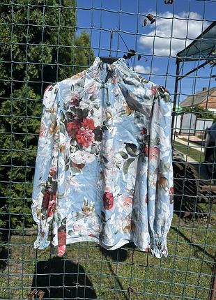 Жіноча блузка з горловиною в квітковий принт l