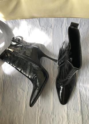 Чорні жіночі лакові ботильйони zara на шпильці з гострим витягнутим носком 40 розмір сапоги зара