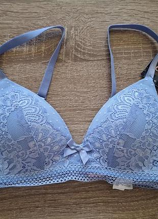 Блакитний мереживний бюстгальтер бренду hunkemöller