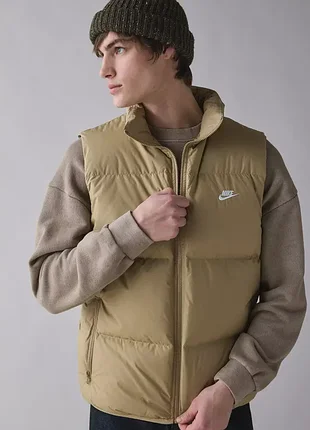 Чоловічий жилет nike sportswear club down vest ib2977-297 — пуховий, водовідштовхувальний. оригінал.