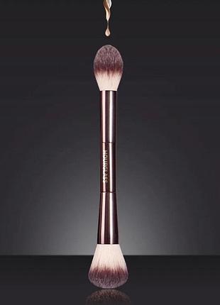 Двосторонній пензель для макіяжу hourglass ambient lighting edit brush.