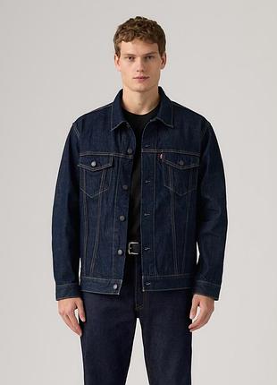 Мужская джинсовая куртка levi's premium relaxed trucker jacket a57820083 – темно-синяя (rinse), свободные покрой, 100% хлопок. оригинал.