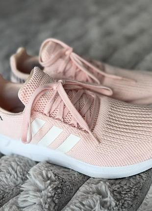 Кросівки жіночі adidas 38 розмір рожеві
