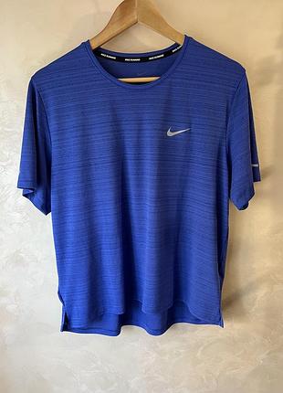 Бігова футболка nike розмір м