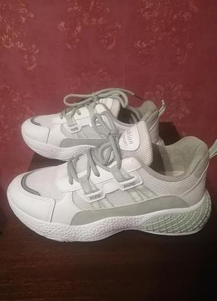 Кроссовки женские белые loretta, р. 39