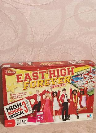 Настольная игра high school musical 3: senior year – east high forever, выпущенная компанией milton bradley (mb games) в 2008 году <классный мюзикл>