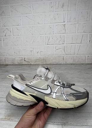 Крутые модные кроссовки nike v2k run  размер 43-43.5