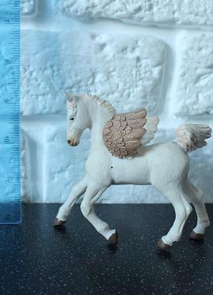 Фігурка papo pegasus baby  з колекції "enchanted world".