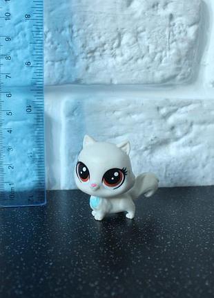 Фігурка littlest pet shop (lps) у формі білого перського кота на ім'я mousse