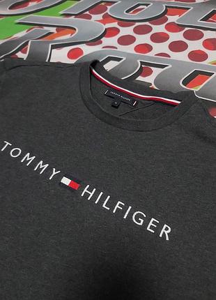 Оригинальный свитшот tommy hilfiger (размер xl).