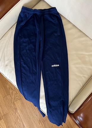 Фірмові adidas original штани на хлопчика 11-12 років ріст 152 стан як нові дов 90.5, крок 66.5, пояс 29.5, шнурок робочий