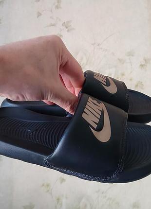 Шльопанці nike benassi на стопу 25 см та 25,5 см