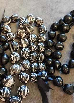 Традиционное гавайское ожерелье лей (kukui nut lei),