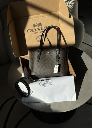 Жіноча сумка coach mollie tote bag 25 in signature canvas brown  коричнева