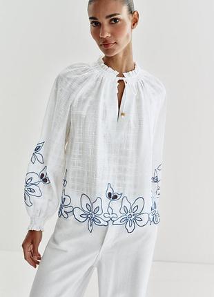 Блуза з квітковою вишивкою від zara
