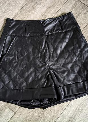 Стьобані чорні шорти river island з еко-шкіри розмір 6xs