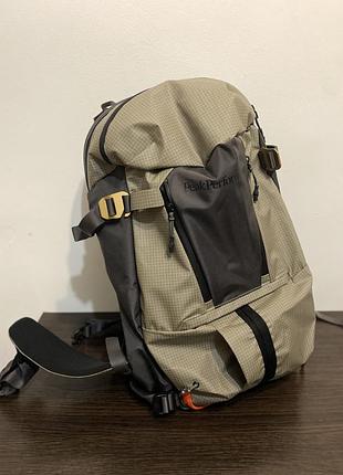 Спортивний рюкзак peak performance бежевий 25 л