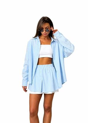 Женский летний костюм из льна в полоску oversize голубого цвета