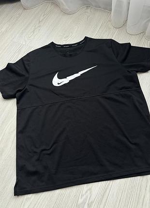 Спортивниа футболка nike в сіточку